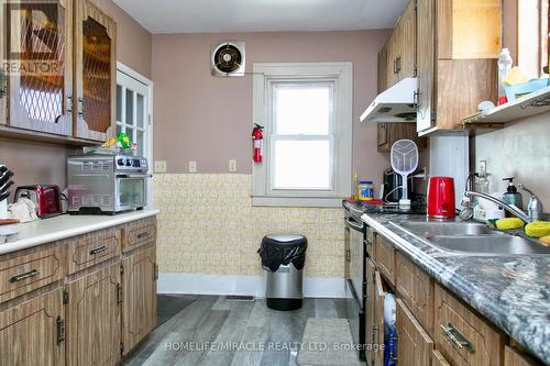 534 Josephine Ave, Windsor, ON - Indoor Photo Showing Kitchen With Double Sink