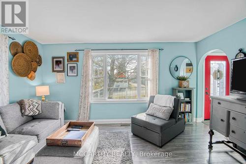 118 Third Avenue W, Shelburne, ON - Indoor Photo Showing Living Room