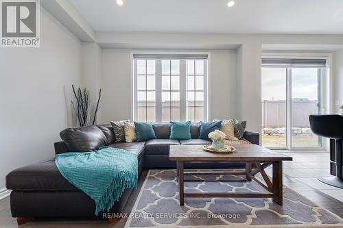 20 Callahan Crt, Brampton, ON - Indoor Photo Showing Living Room