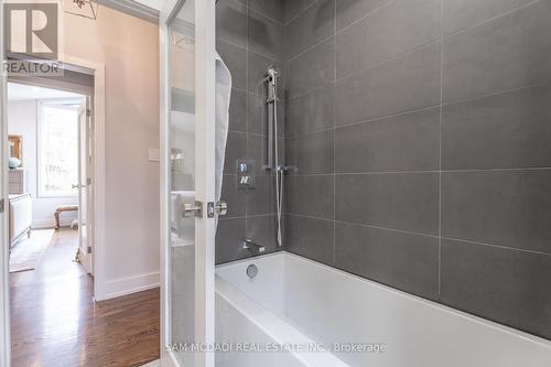 1273 Queen Victoria Ave, Mississauga, ON - Indoor Photo Showing Bathroom