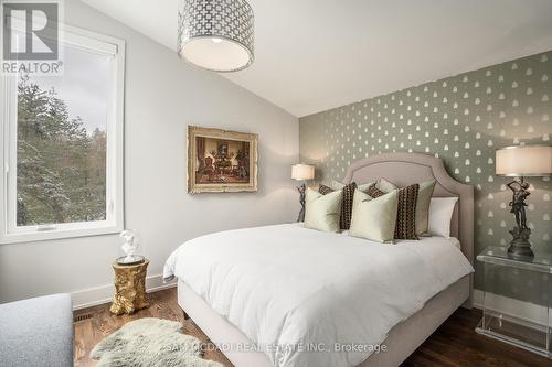 1273 Queen Victoria Ave, Mississauga, ON - Indoor Photo Showing Bedroom