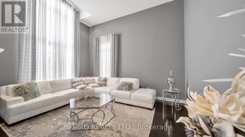 4 Quatro Crescent, Brampton, ON - Indoor Photo Showing Living Room