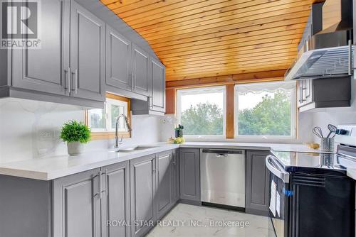 3110 Sideroad 30, Milton, ON - Indoor Photo Showing Kitchen