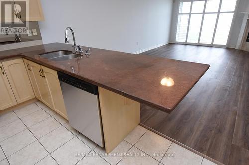 #15 -484 Millen Rd, Hamilton, ON - Indoor Photo Showing Kitchen With Double Sink