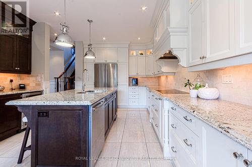 279 Kincardine Terr, Milton, ON - Indoor Photo Showing Kitchen With Upgraded Kitchen