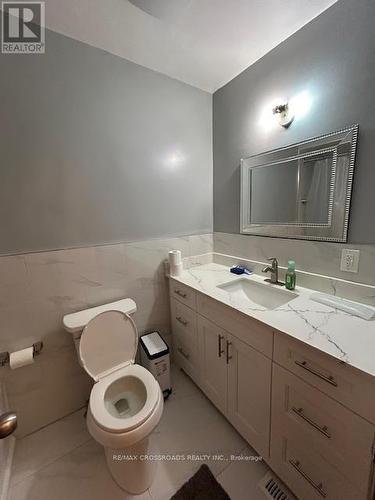 551 Daralea Hts, Mississauga, ON - Indoor Photo Showing Bathroom