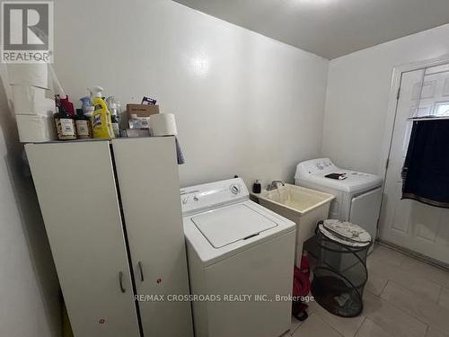 551 Daralea Heights, Mississauga, ON - Indoor Photo Showing Laundry Room