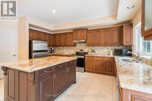 2360 Silverwood Drive, Mississauga, ON - Indoor Photo Showing Kitchen With Double Sink
