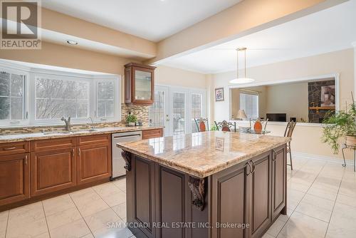 2360 Silverwood Drive, Mississauga, ON - Indoor Photo Showing Kitchen With Double Sink