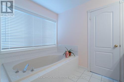 2360 Silverwood Drive, Mississauga, ON - Indoor Photo Showing Bathroom