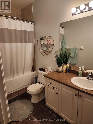 #105 -5070 Fairview St, Burlington, ON - Indoor Photo Showing Bathroom