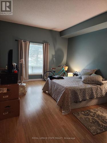 #105 -5070 Fairview St, Burlington, ON - Indoor Photo Showing Bedroom