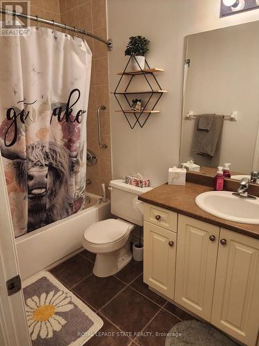 105 - 5070 Fairview Street, Burlington, ON - Indoor Photo Showing Bathroom