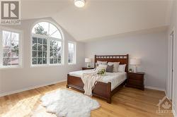 fantastic primary bedroom w/ cathedral ceiling & Paladian window - 