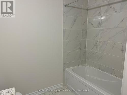 84 Kenneth Rogers Crescent, East Gwillimbury, ON - Indoor Photo Showing Bathroom