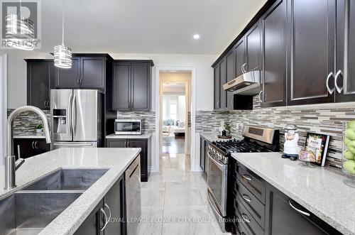 25 Ladbrook Crescent, Brampton, ON - Indoor Photo Showing Kitchen With Double Sink With Upgraded Kitchen