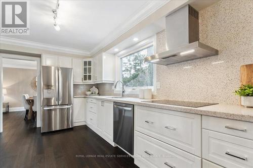 2128 Agincourt Cres, Burlington, ON - Indoor Photo Showing Kitchen With Stainless Steel Kitchen With Upgraded Kitchen