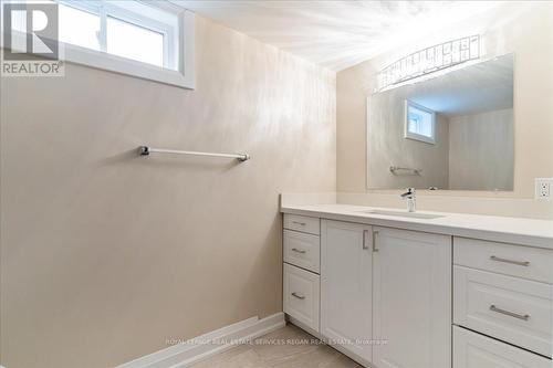 2128 Agincourt Cres, Burlington, ON - Indoor Photo Showing Bathroom