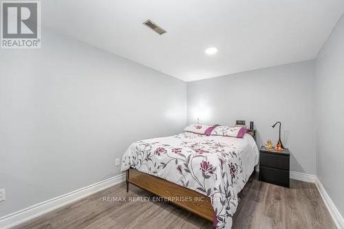1478 Wise Ave, Burlington, ON - Indoor Photo Showing Bedroom