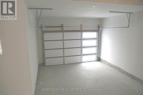 204 Rosanne Circ, Wasaga Beach, ON - Indoor Photo Showing Garage