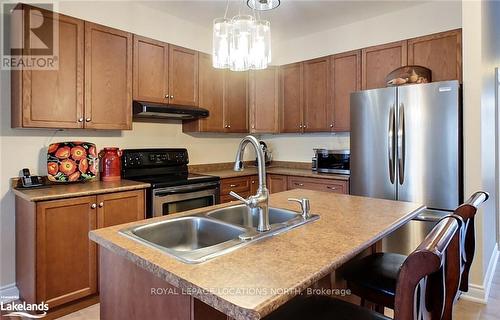 65 Savannah Cres, Wasaga Beach, ON - Indoor Photo Showing Kitchen With Stainless Steel Kitchen With Double Sink