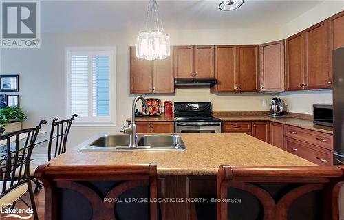 65 Savannah Cres, Wasaga Beach, ON - Indoor Photo Showing Kitchen With Double Sink