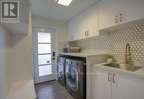 2581 Birch Crescent, Mississauga, ON - Indoor Photo Showing Laundry Room