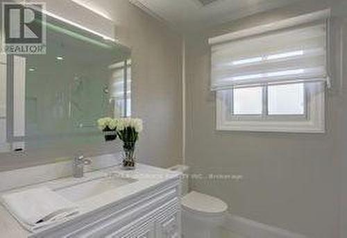 2581 Birch Crescent, Mississauga, ON - Indoor Photo Showing Bathroom