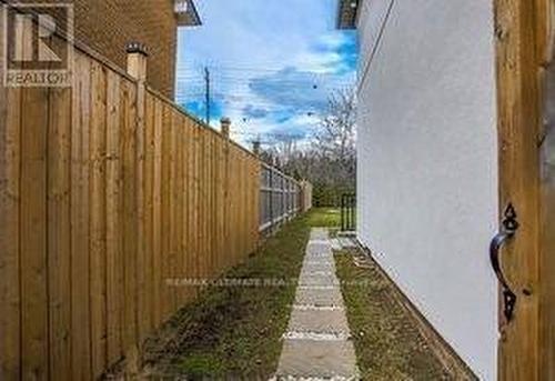 2581 Birch Cres, Mississauga, ON - Outdoor