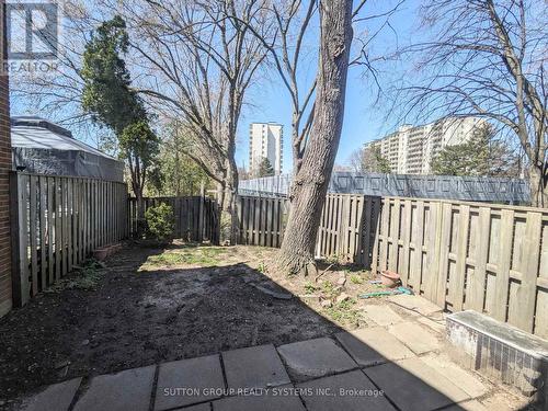 6 - 3065 Lenester Drive, Mississauga, ON - Outdoor