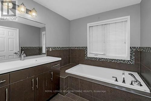 30 Saunter Crt, Brampton, ON - Indoor Photo Showing Bathroom