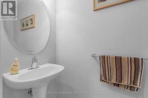 106 Wyper Sq, Toronto, ON - Indoor Photo Showing Bathroom