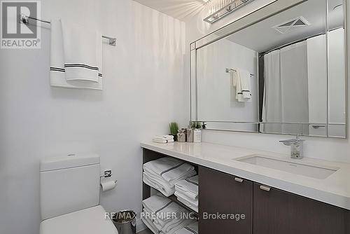 807 - 155 Yorkville Avenue, Toronto, ON - Indoor Photo Showing Bathroom