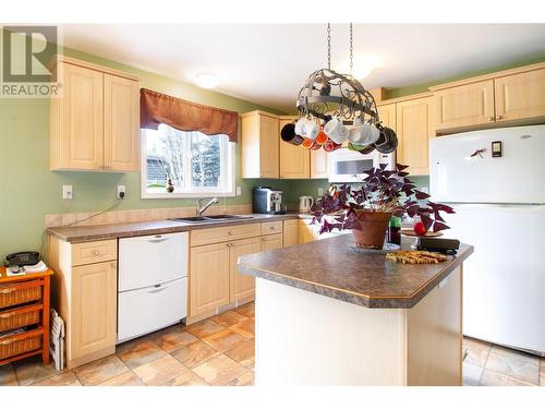 707 Center Street, Revelstoke, BC - Indoor Photo Showing Kitchen With Double Sink