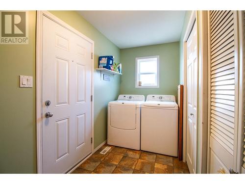 707 Center Street, Revelstoke, BC - Indoor Photo Showing Laundry Room