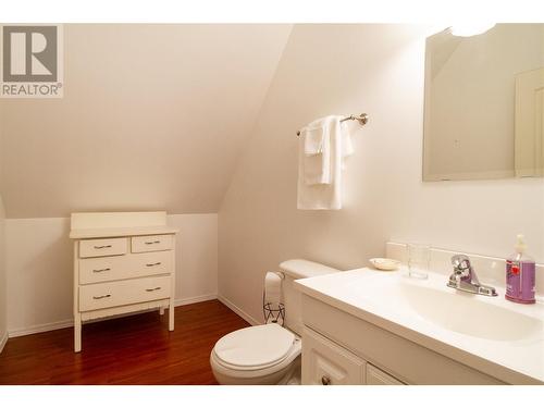 707 Center Street, Revelstoke, BC - Indoor Photo Showing Bathroom