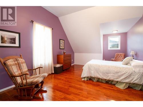 707 Center Street, Revelstoke, BC - Indoor Photo Showing Bedroom
