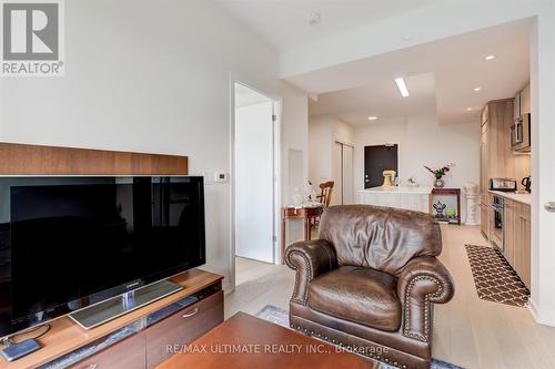 #804 -840 St Clair Ave W, Toronto, ON - Indoor Photo Showing Living Room