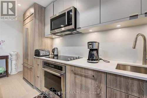#804 -840 St Clair Ave W, Toronto, ON - Indoor Photo Showing Kitchen