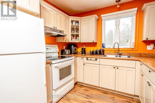 364 Tannery Rd, Madoc, ON - Indoor Photo Showing Kitchen With Double Sink