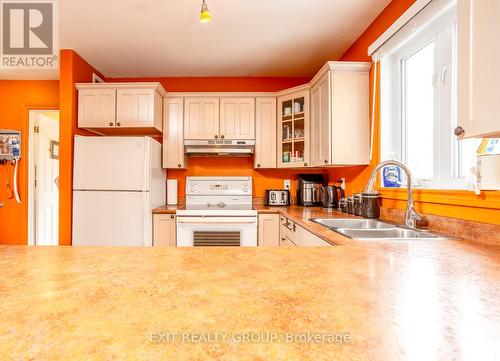 364 Tannery Rd, Madoc, ON - Indoor Photo Showing Kitchen With Double Sink