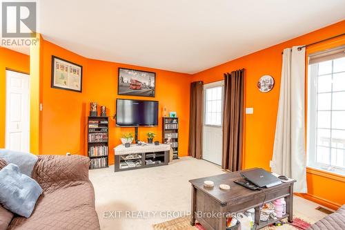 364 Tannery Rd, Madoc, ON - Indoor Photo Showing Living Room