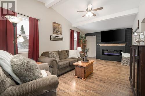 139 Southview Dr, Kawartha Lakes, ON - Indoor Photo Showing Living Room With Fireplace
