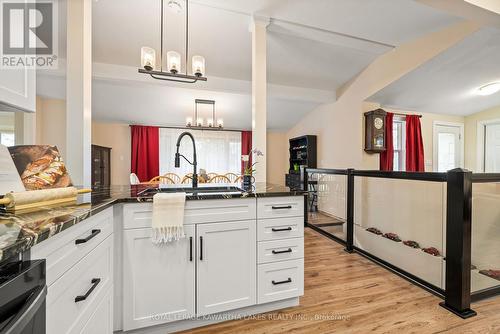 139 Southview Dr, Kawartha Lakes, ON - Indoor Photo Showing Kitchen With Upgraded Kitchen
