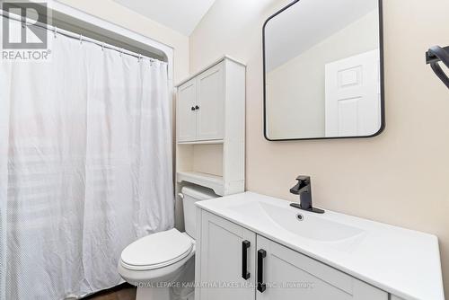 139 Southview Dr, Kawartha Lakes, ON - Indoor Photo Showing Bathroom
