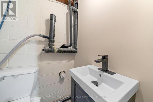 139 Southview Dr, Kawartha Lakes, ON - Indoor Photo Showing Bathroom