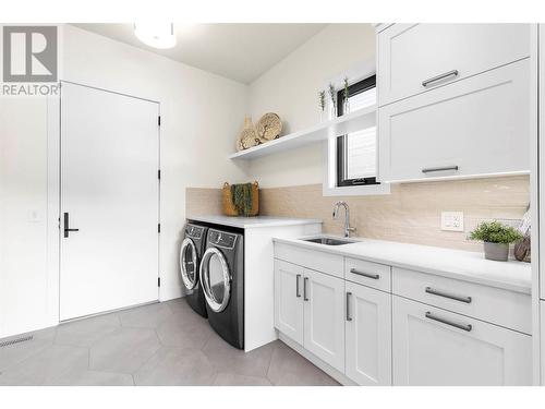 1518 Marble Ledge Drive, Lake Country, BC - Indoor Photo Showing Laundry Room