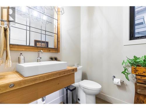 1518 Marble Ledge Drive, Lake Country, BC - Indoor Photo Showing Bathroom