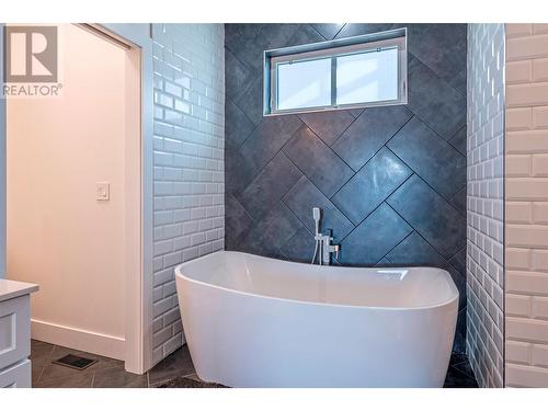 123 Ranchland Place, Coldstream, BC - Indoor Photo Showing Bathroom