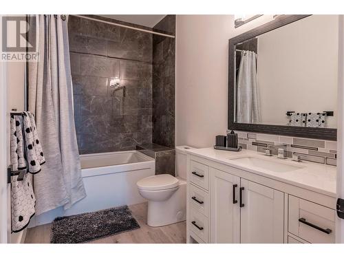 123 Ranchland Place, Coldstream, BC - Indoor Photo Showing Bathroom